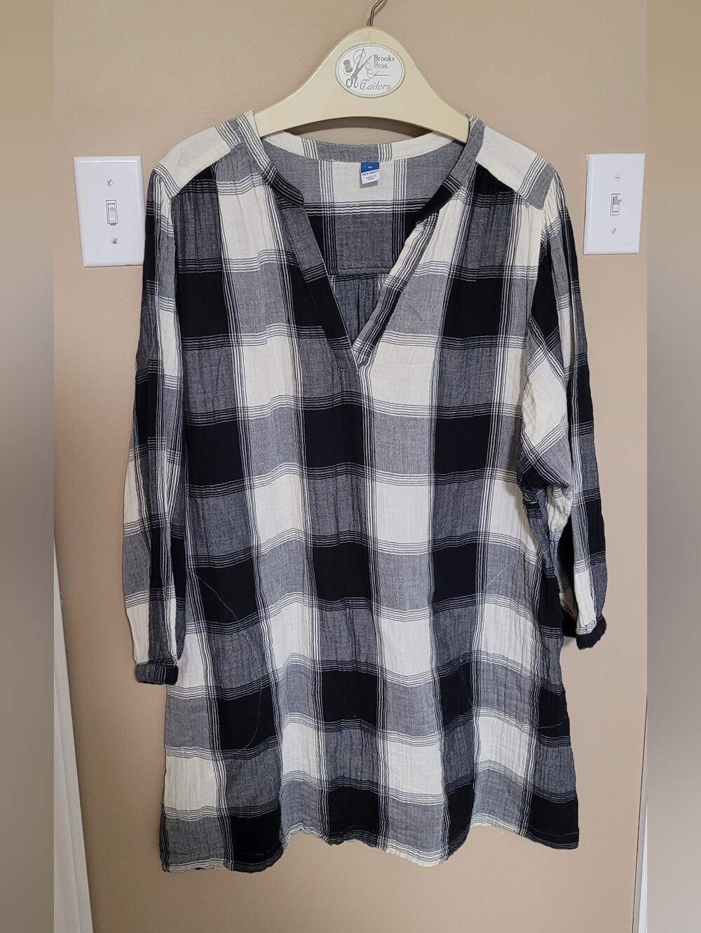 💜2 for $10💜 Bundle and save Black and White Plaid Tunic Top